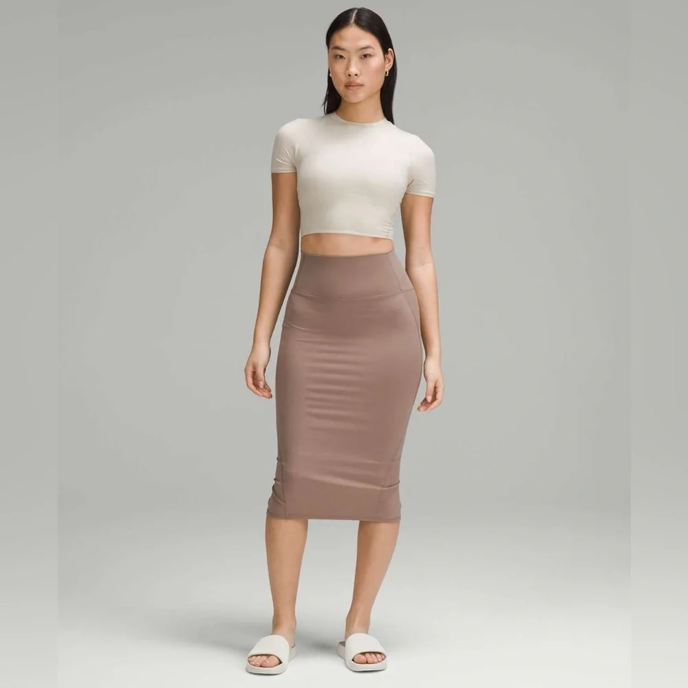 Lululemon Nulu Slim-Fit High-Rise Skirt Size 4